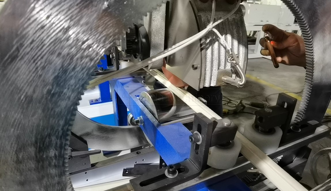 Cadre photo PS faisant la ligne d'extrusion de la machine