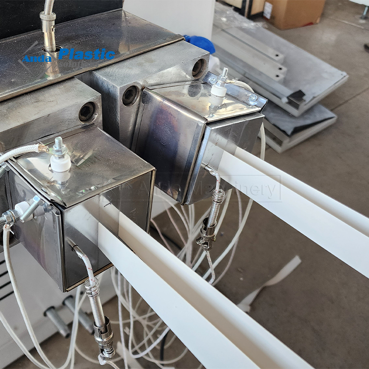 Ligne d'extrusion de bandes de chant en PVC haute vitesse 4 sorties